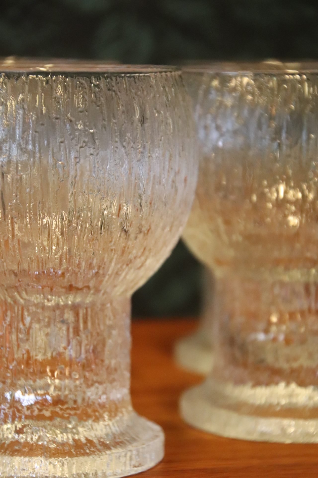 Läs mer om artikeln Timo Sarpaneva Kekkerit rödvinsglas Iittala. 12.5 cm hög