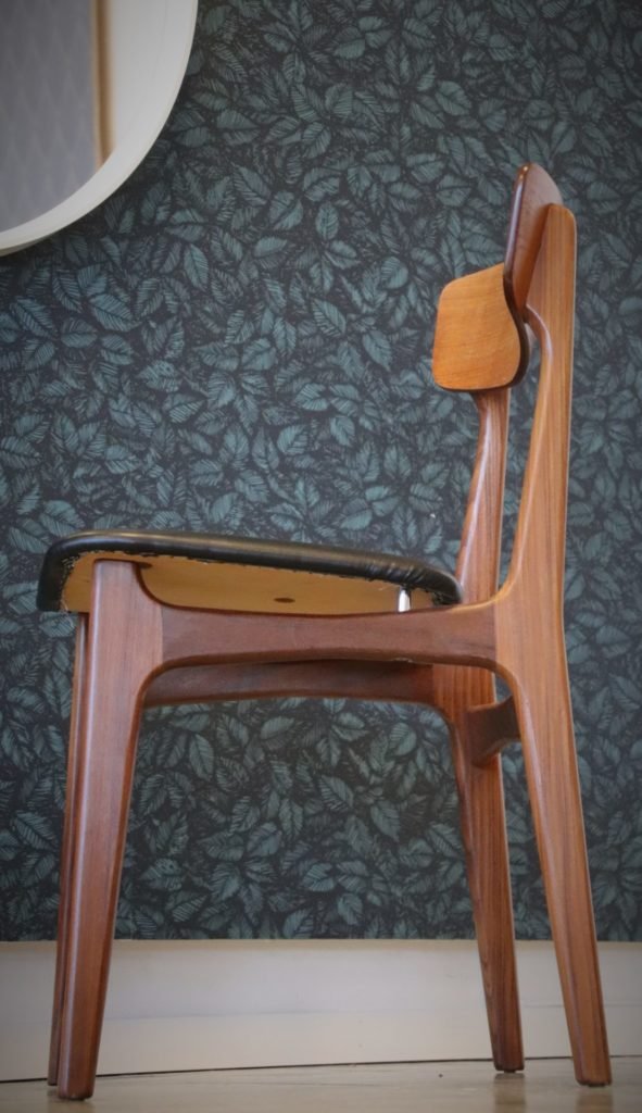 Läs mer om artikeln På ingång! Schønning & Elgaard dansk stol i teak. 46 cm bred