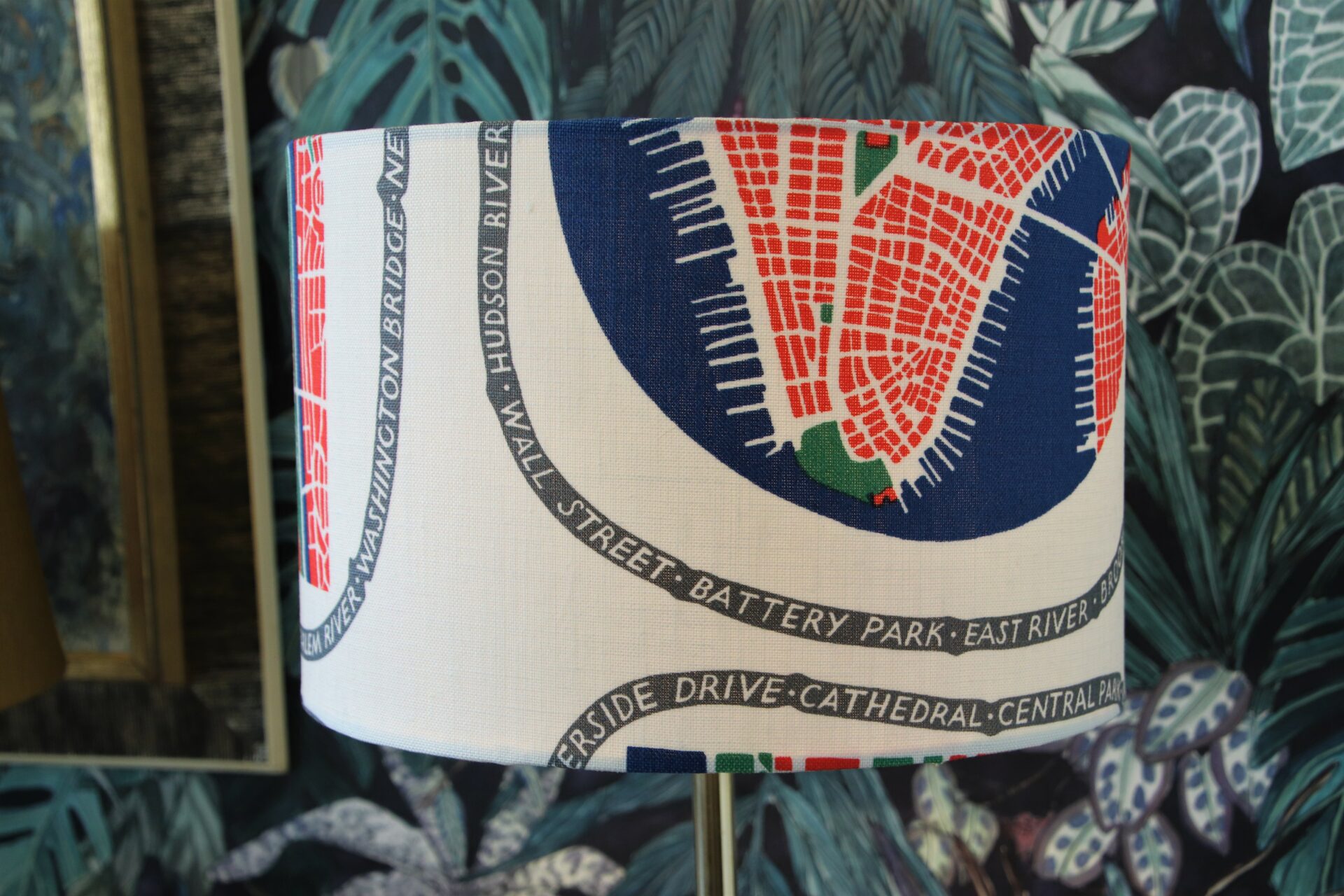 Läs mer om artikeln Görs på beställning! Lampskärm Manhattan Josef Frank Svenskt Tenn. 40 cm ø