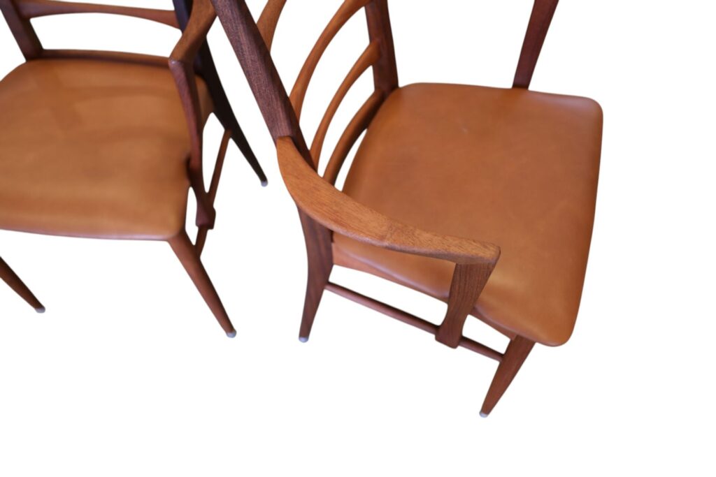 Karmstol Liz av Niels Koefoed i teak. 54 cm bred