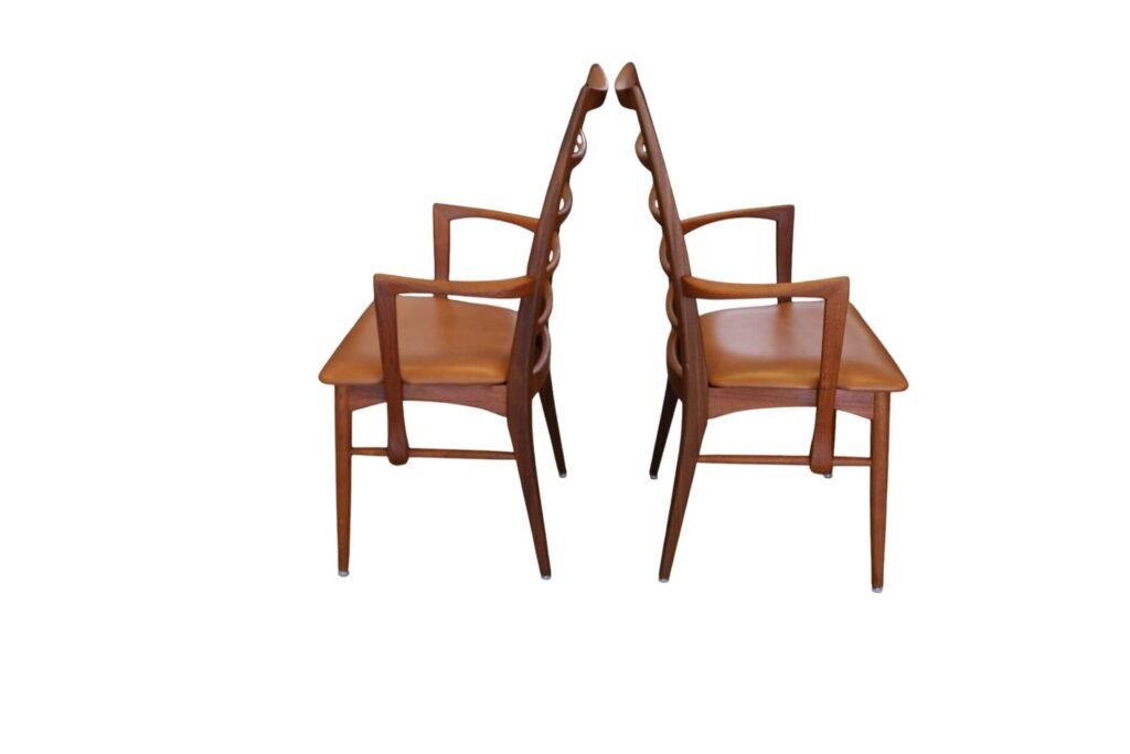 Karmstol Liz av Niels Koefoed i teak. 54 cm bred