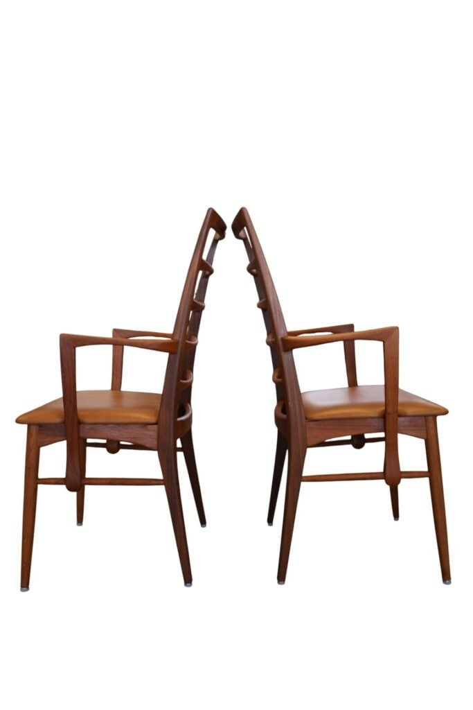 Karmstol Liz av Niels Koefoed i teak. 54 cm bred