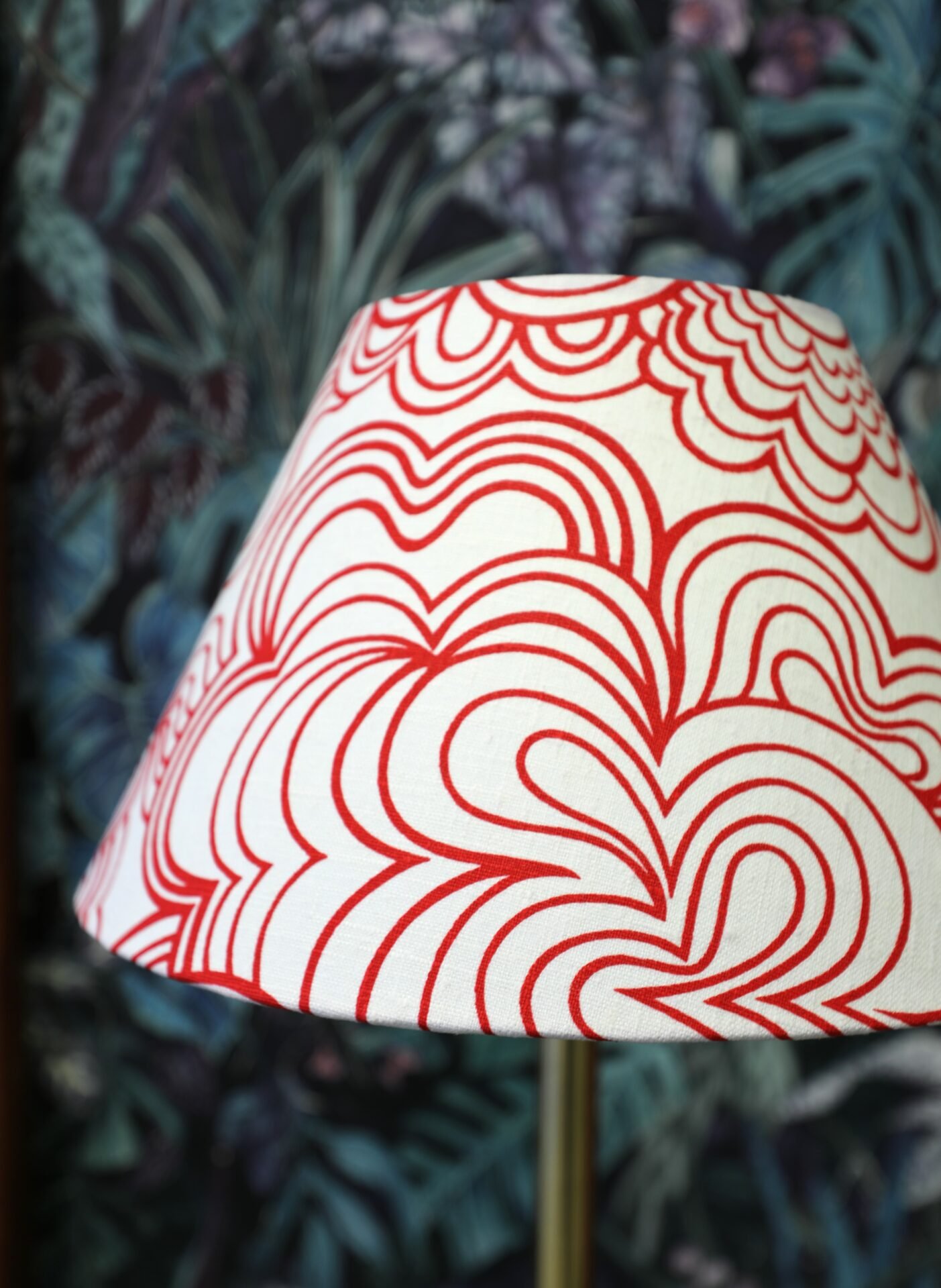 Läs mer om artikeln Konisk lampskärm i linnetyget Blomma. 39 cm ø