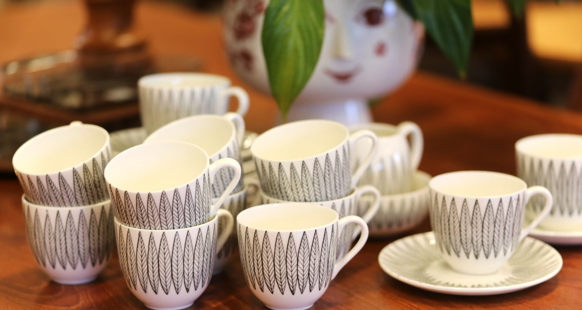 Läs mer om artikeln Stig Lindberg Salix Gustavsberg kaffekopp, sockerskål och gräddsnäcka