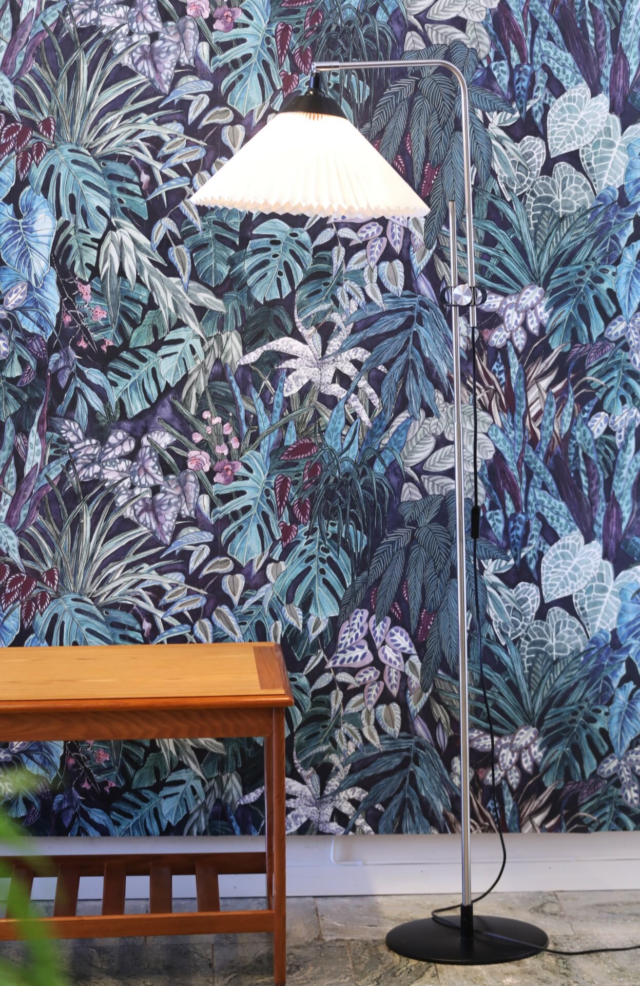 Läs mer om artikeln Le Klint 321 läslampa med plisserad skärm. 130-160 cm hög