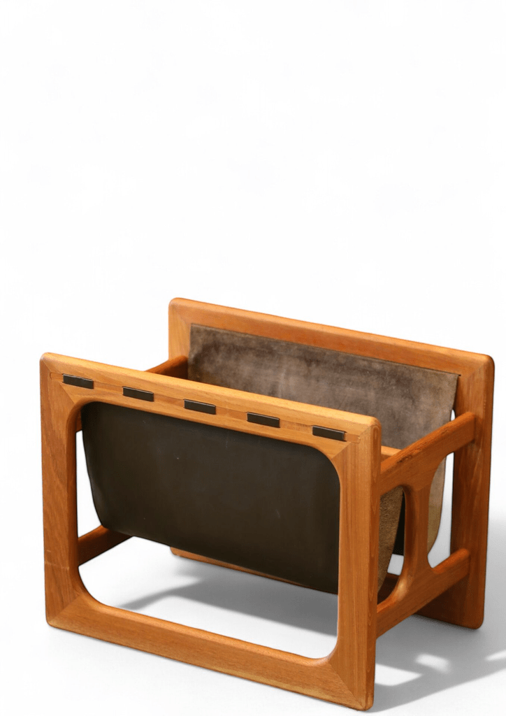 Aksel Kjersgaard magasinhållare i teak Salin Møbler. 52x33x40 cm