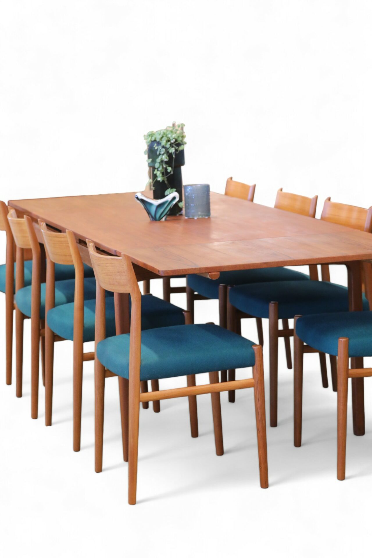 Läs mer om artikeln Arne Vodder stol modell 418 i teak. 49 cm bred