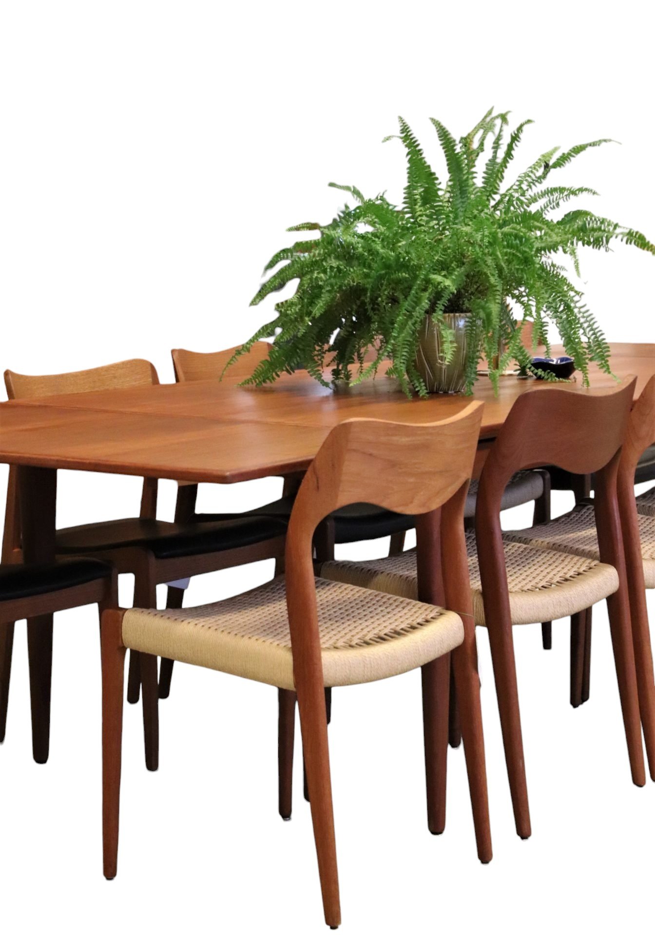 Läs mer om artikeln Fjorton stolar på ingång inom kort! Niels Otto Møller modell 71 stol i teak. 49 cm bred. Reserverade