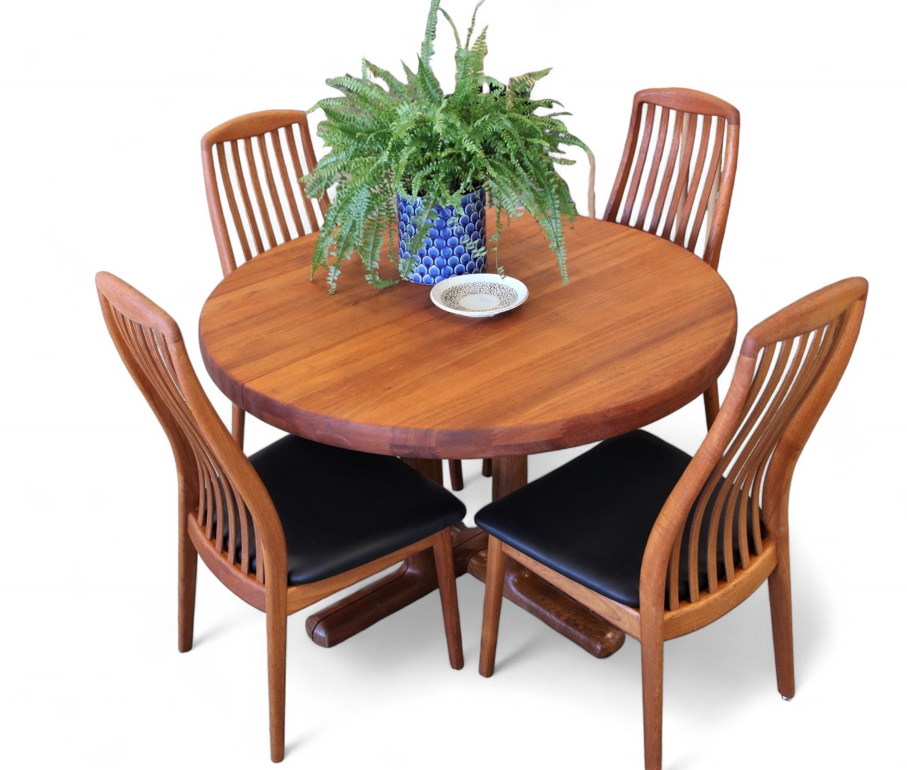 Läs mer om artikeln På ingång! Schou Andersen dansk stol i teak. 50 cm bred. Tre reserverade