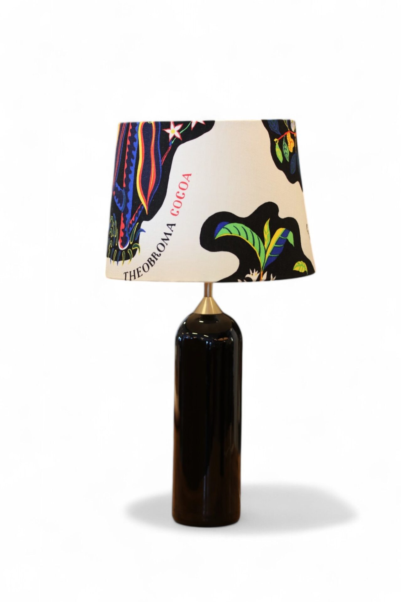 Läs mer om artikeln Lampskärm i mönster Drinks av Josef Frank i tyg från Svenskt Tenn