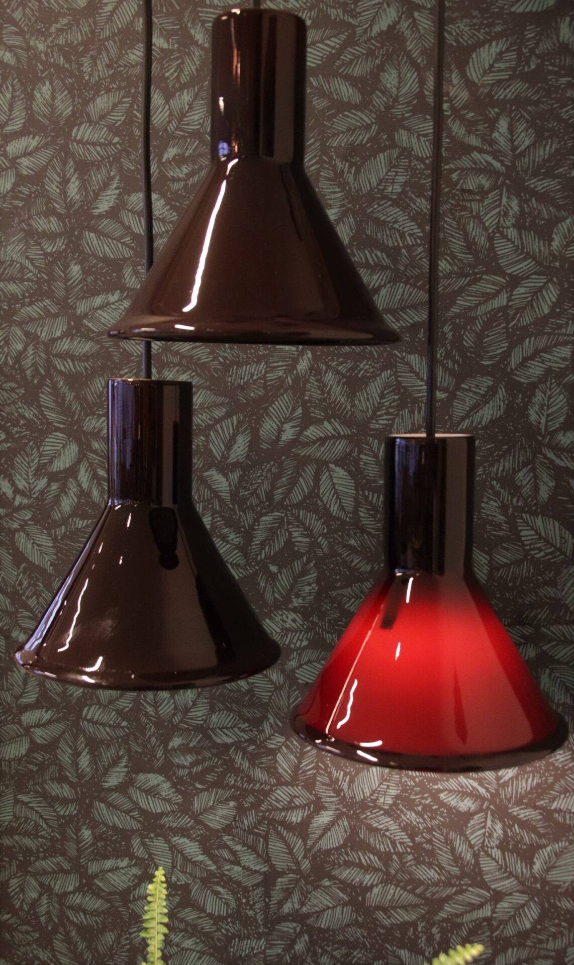 Läs mer om artikeln Holmegaard P&T auberginfärgad design Michael Bang i olika storlekar