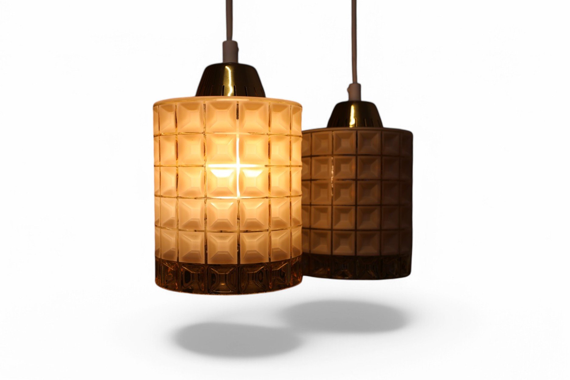 Läs mer om artikeln Tak/fönsterlampa i våfflat glas. 15 cm ø