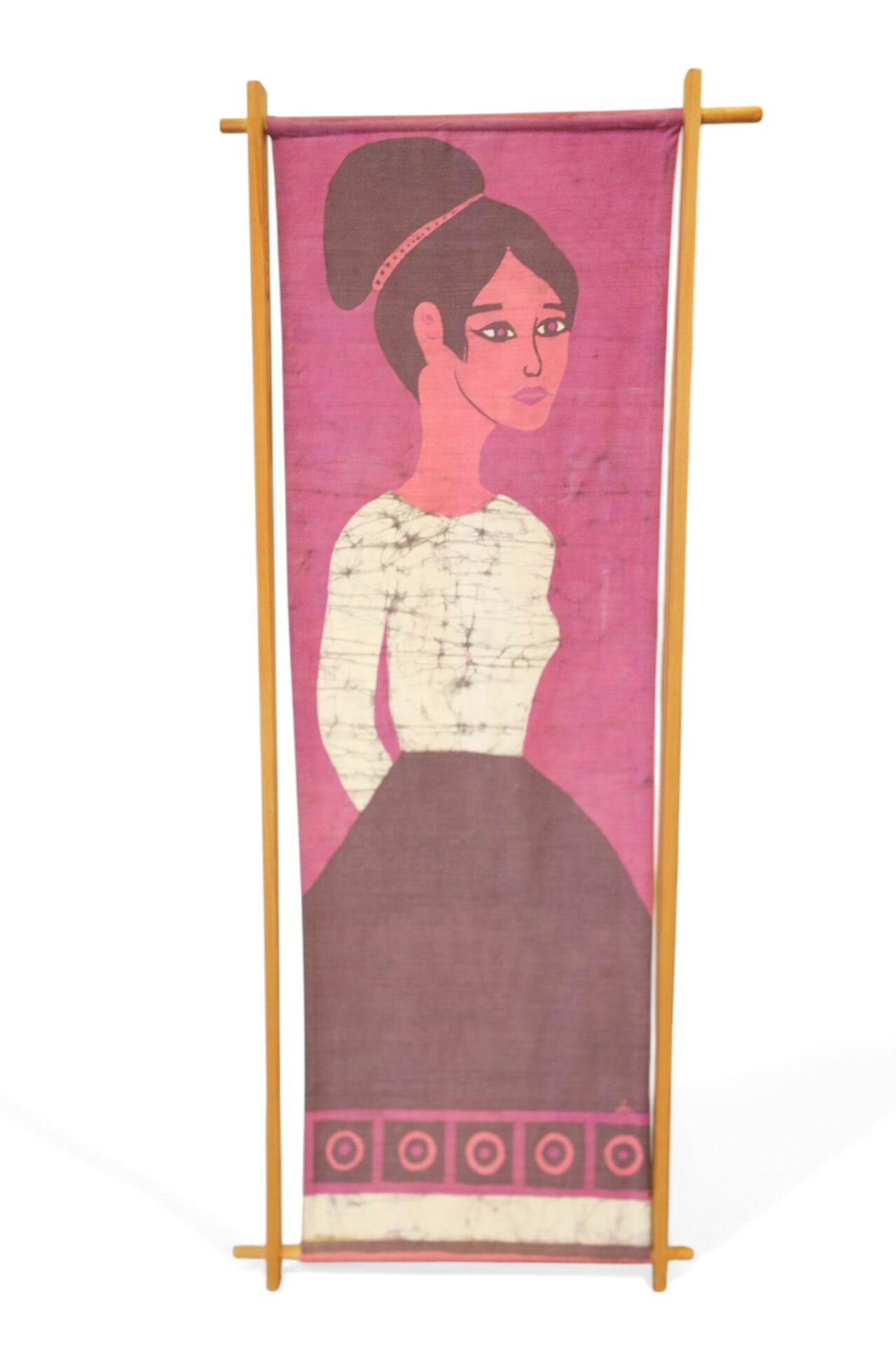 Läs mer om artikeln Textil från 1960-talet i ram. 55×135 cm