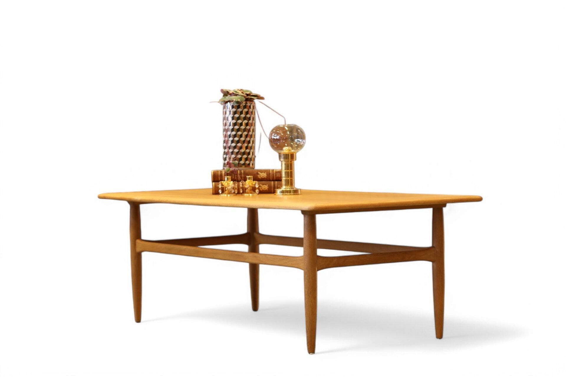 Läs mer om artikeln Kurt Østervig för Jason soffbord i ek. 150x75x50 cm