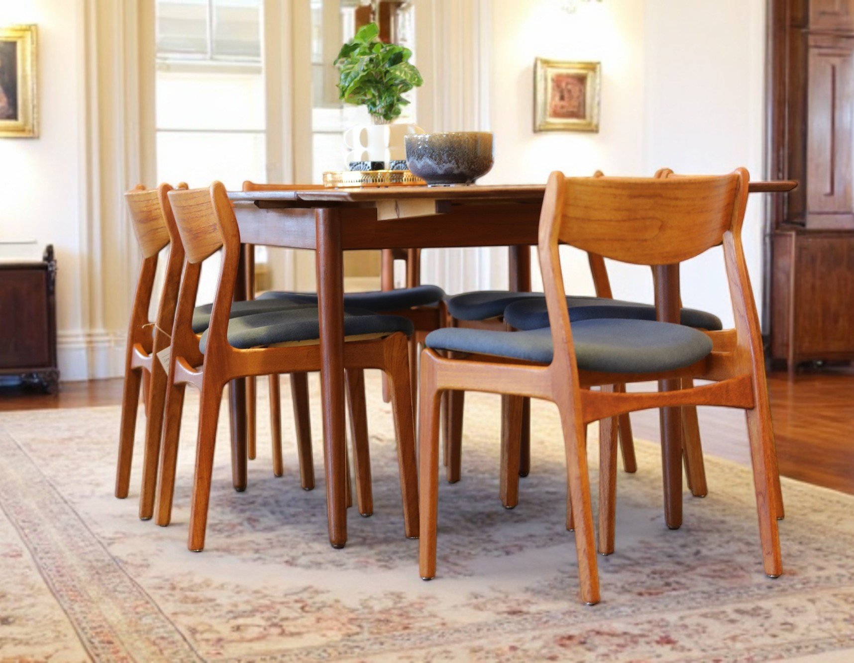 Läs mer om artikeln På lager! Jørgensen för Farsø Stolefabrik stol i teak. 48 cm bred