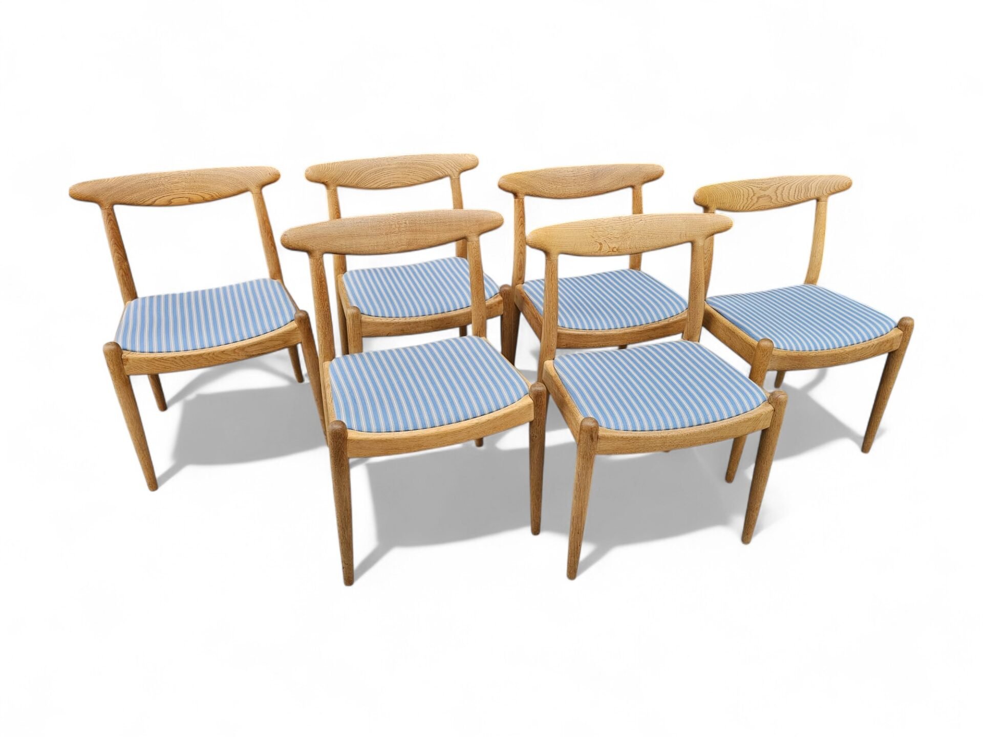 Läs mer om artikeln På lager! Hans J Wegner stol W1 i massiv ek. 50 cm bred