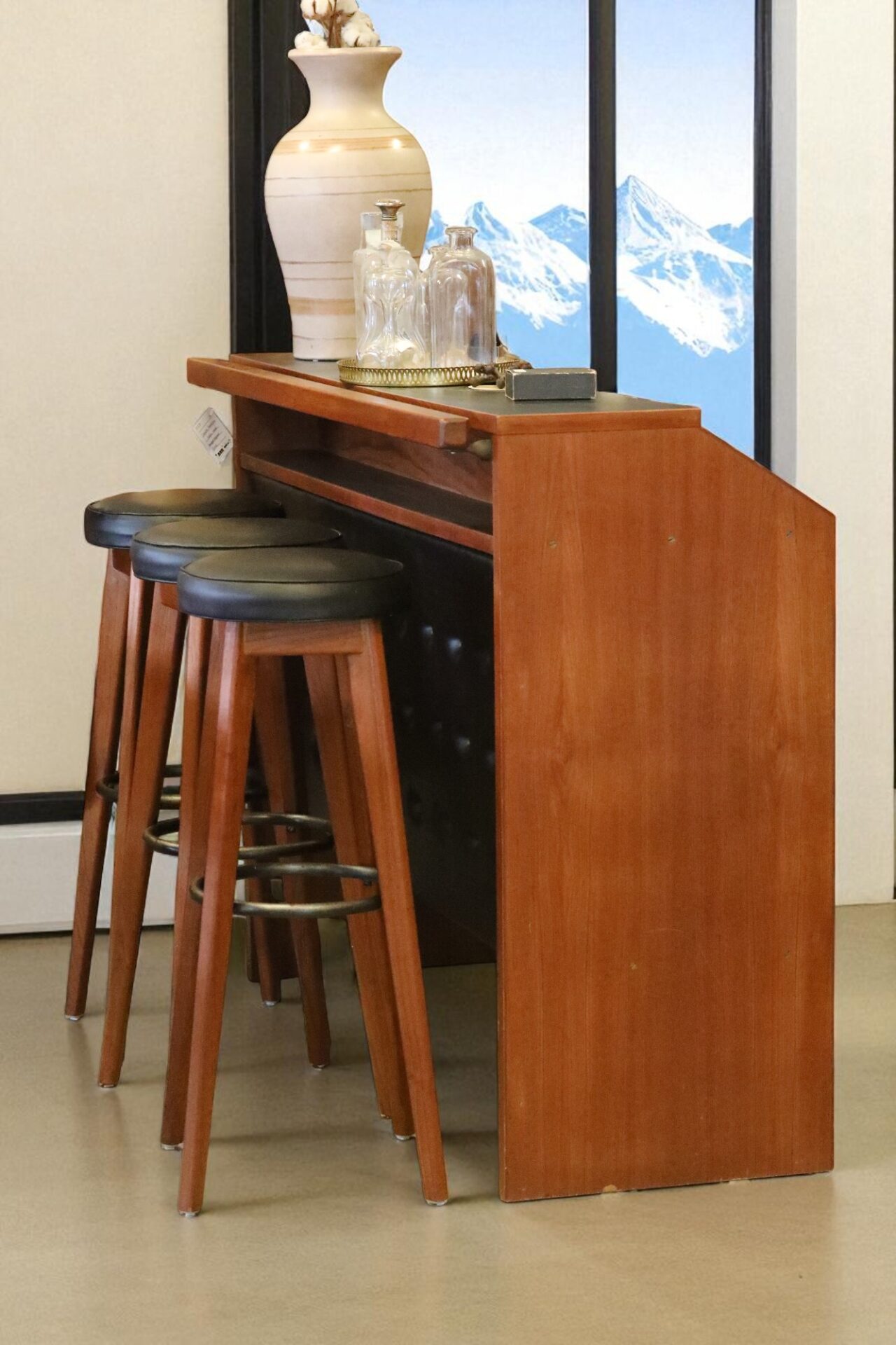 Läs mer om artikeln Hugo Frandsen Danmark barpall/barstol i teak. 89 cm hög