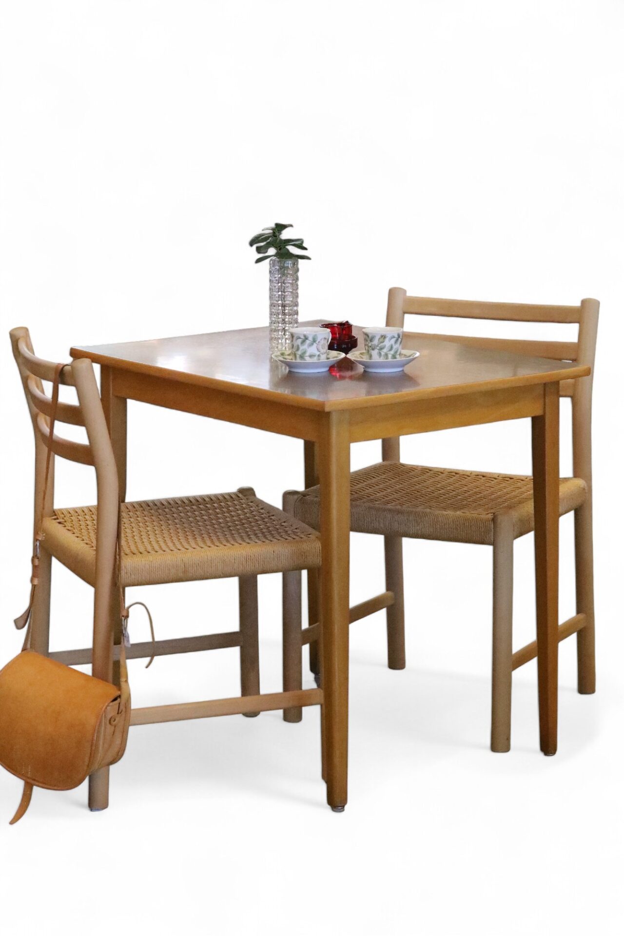 Läs mer om artikeln Edsbyverken matbord med perstorpsskiva. 80x60x73 cm.