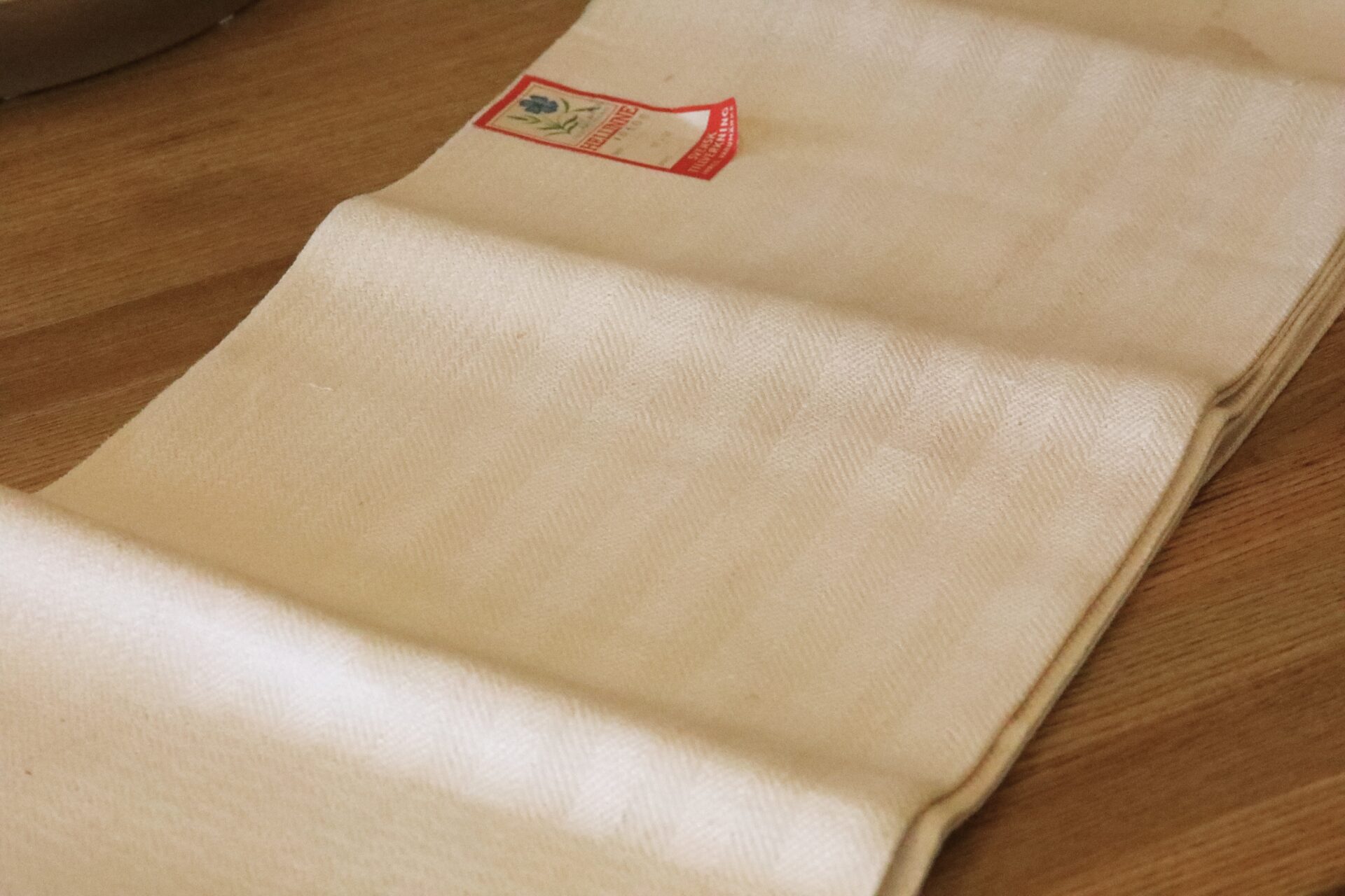 Läs mer om artikeln Sex oklippta handdukar i hellinne. 55×70 cm