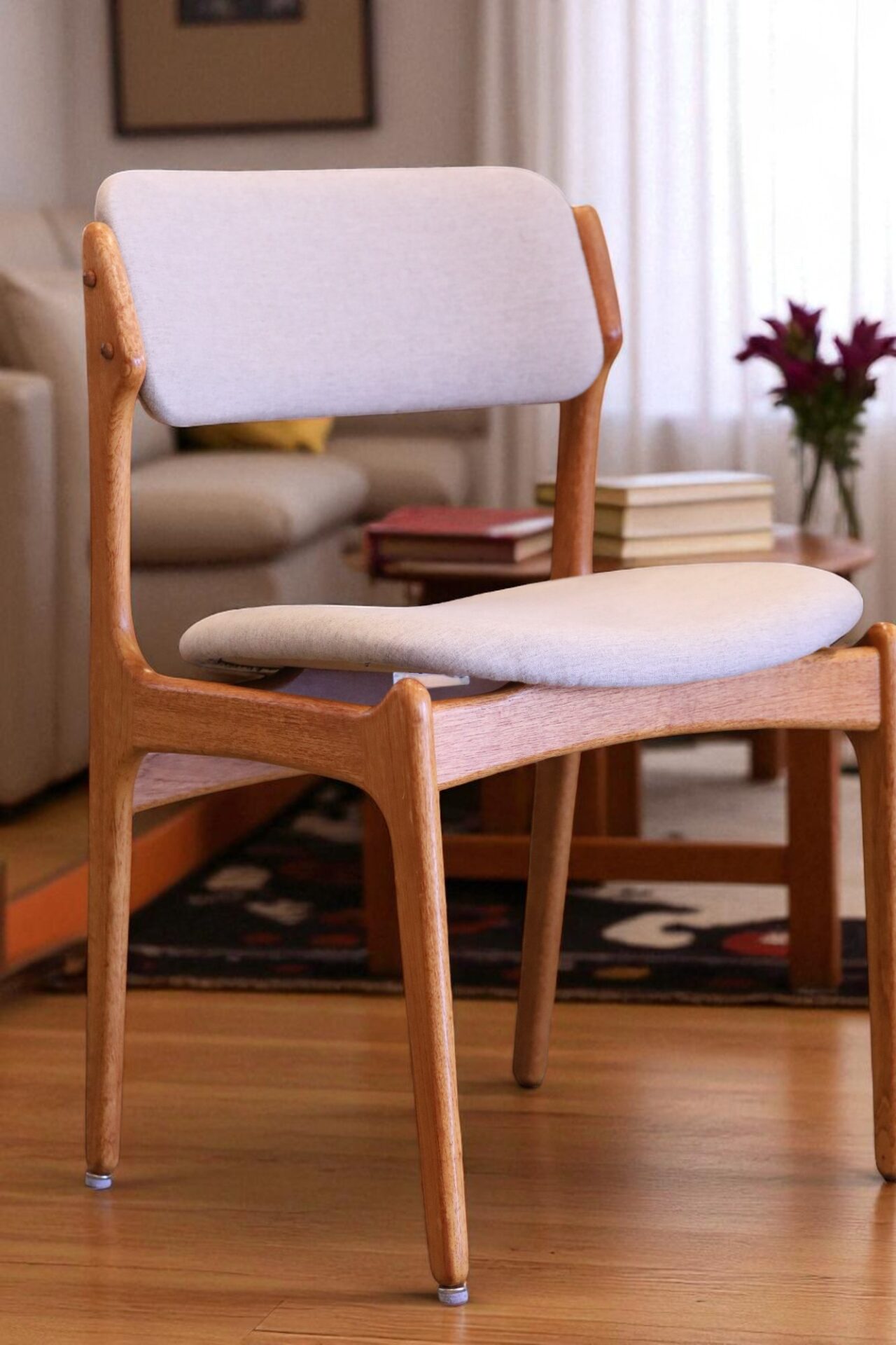 Läs mer om artikeln Erik Buch stol modell OD49 i teak. 48 cm bred