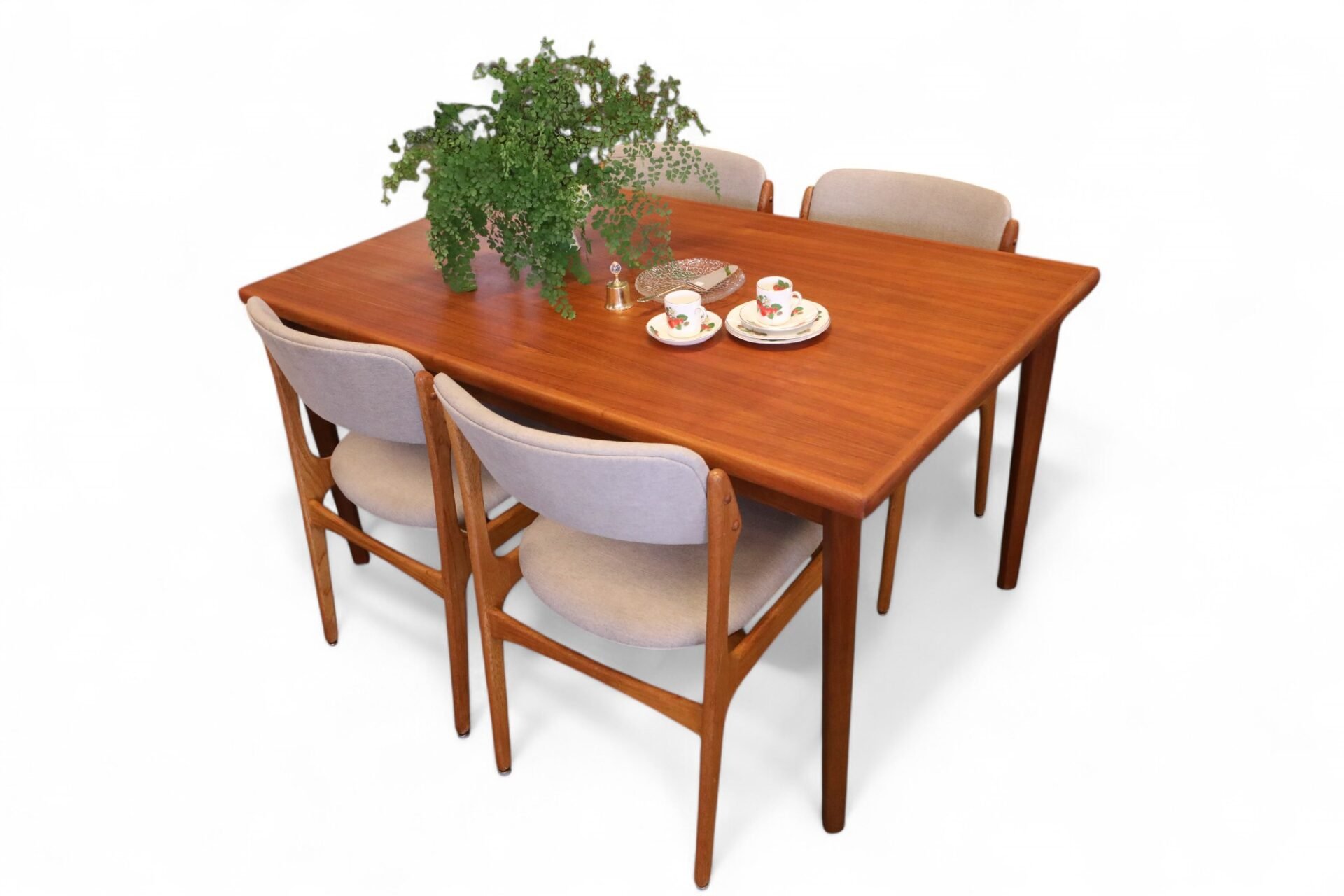 Läs mer om artikeln Brdr Furbo Spøttrup matbord i teak. 145x90x74+2×50 cm