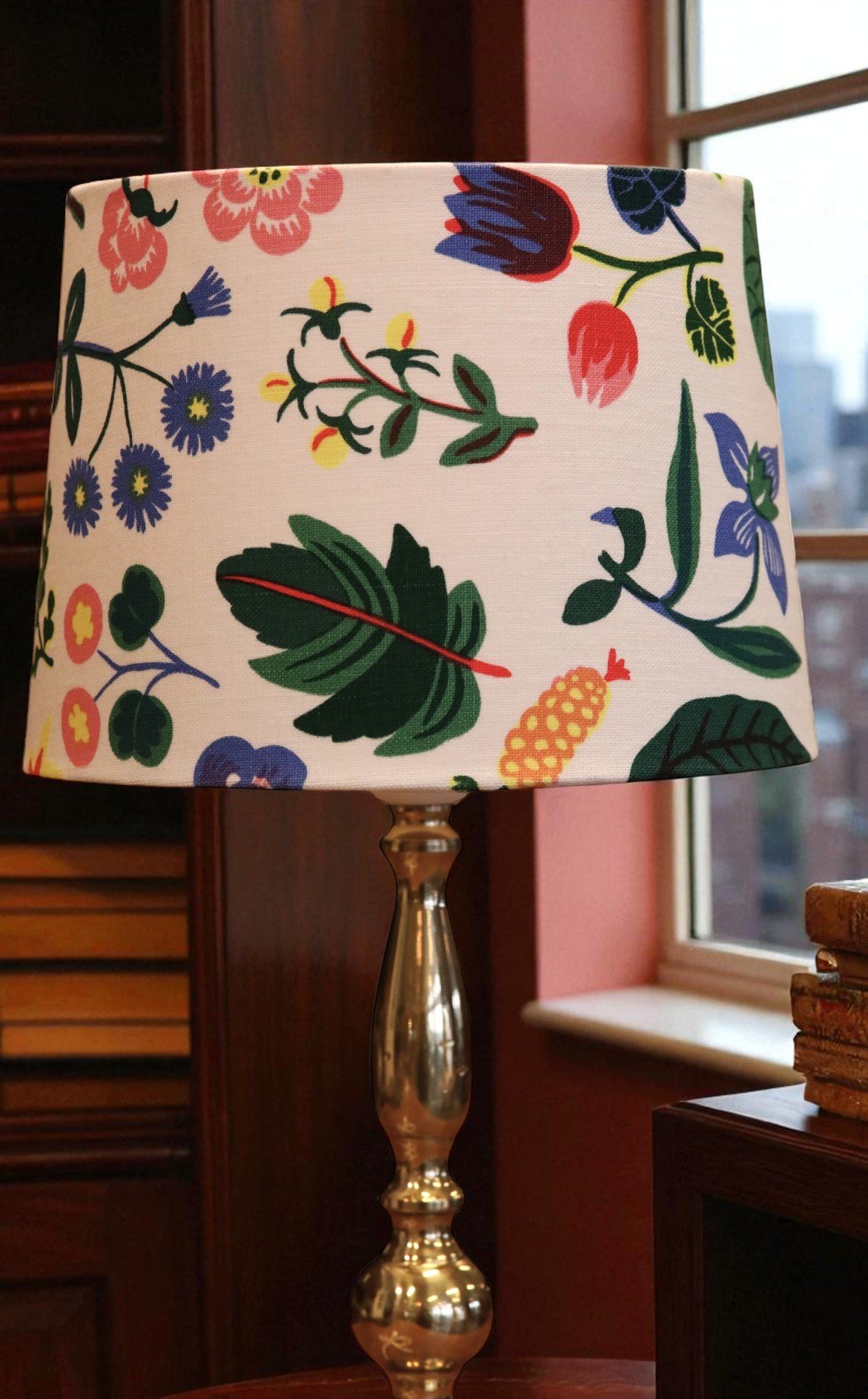 Läs mer om artikeln Lampskärm i mönster Mille Fleurs av Josef Frank i tyg från Svenskt Tenn