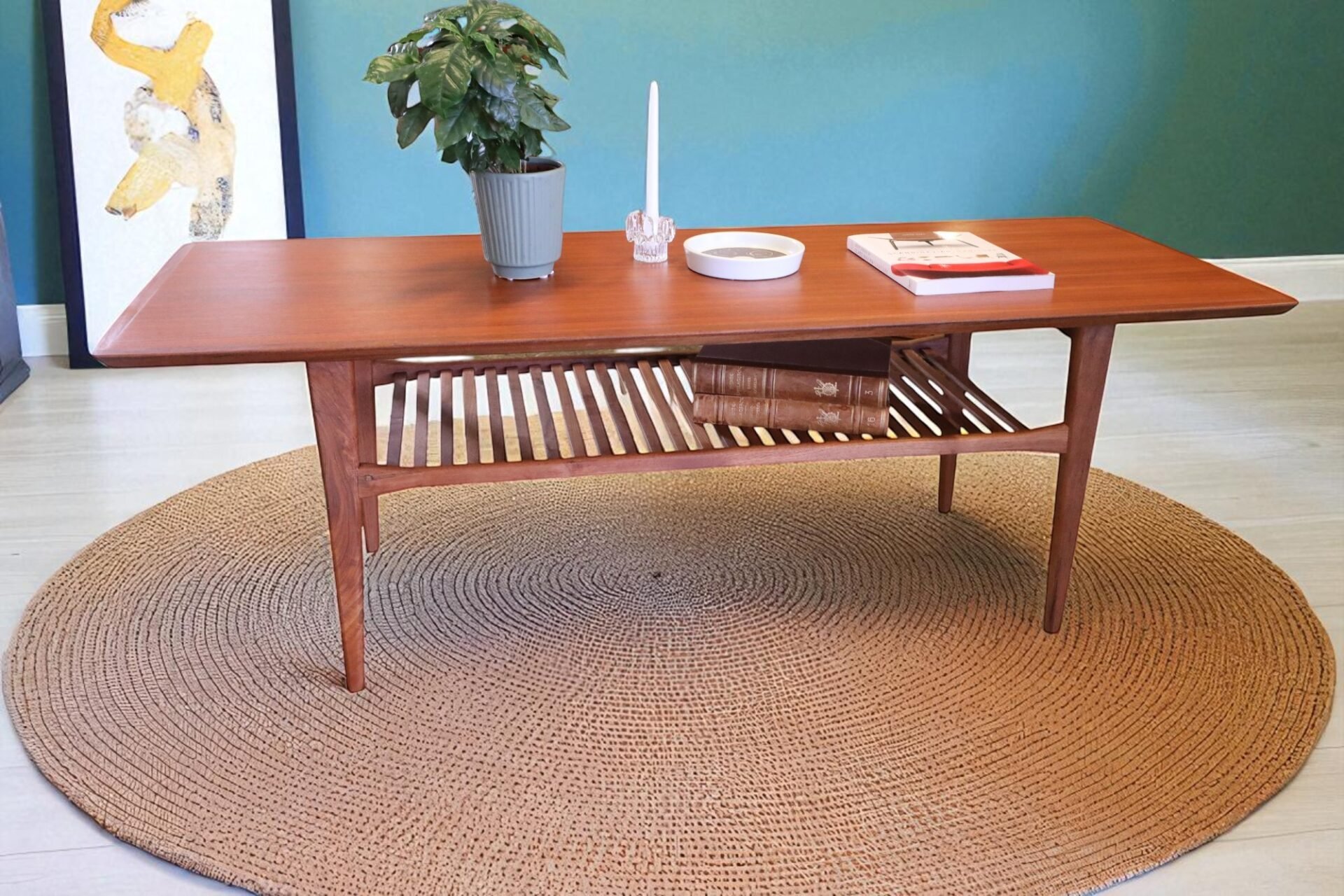 Läs mer om artikeln Danskt soffbord i teak med tidningshylla. 155x58x54 cm. Såld