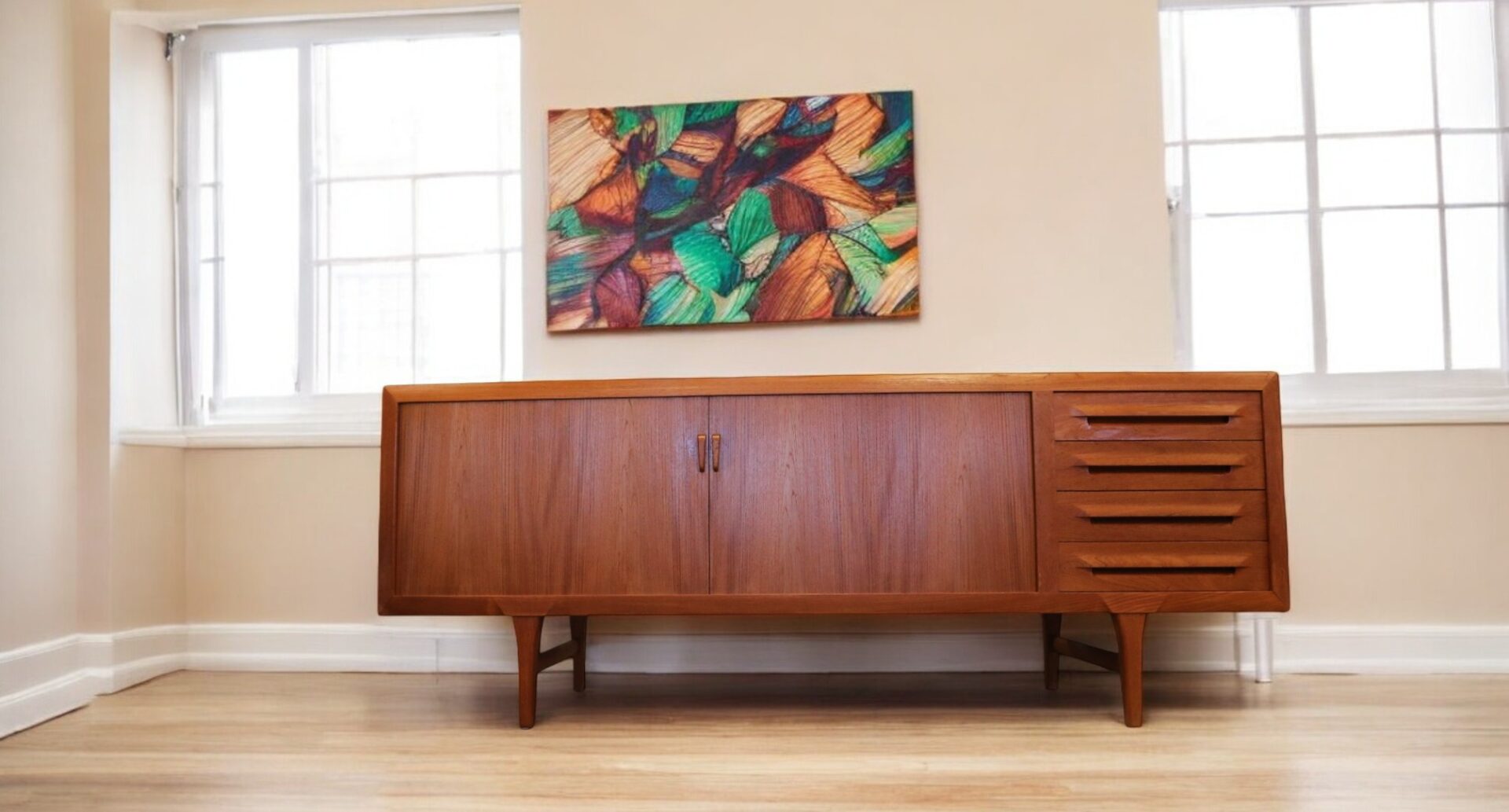 Läs mer om artikeln Ib Kofod Larsen Faarup sideboard i teak. 220x50x85 cm. Reserverat