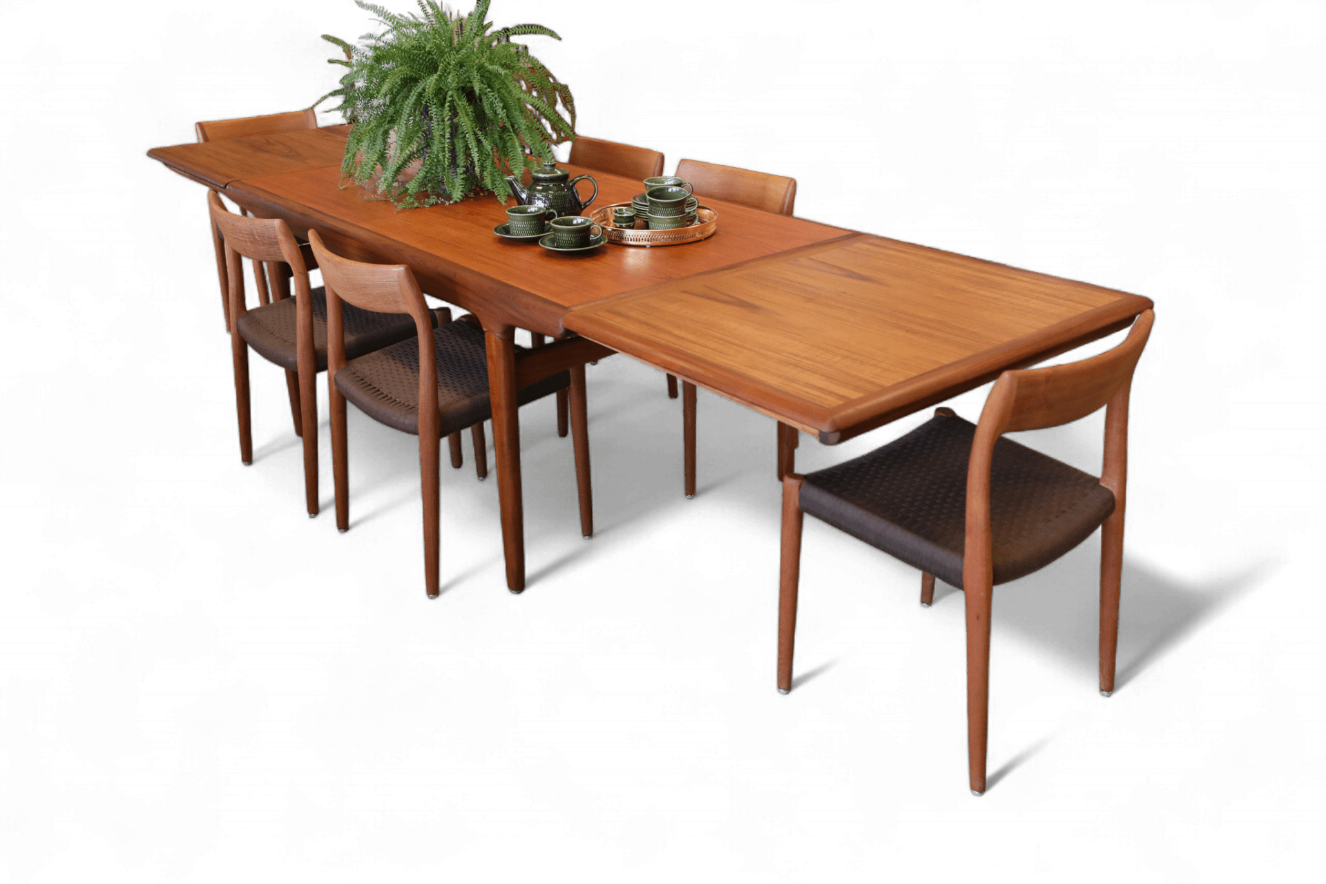 Läs mer om artikeln Johannes Andersen Uldum stort matbord i teak. 170x90x73+2×70  cm