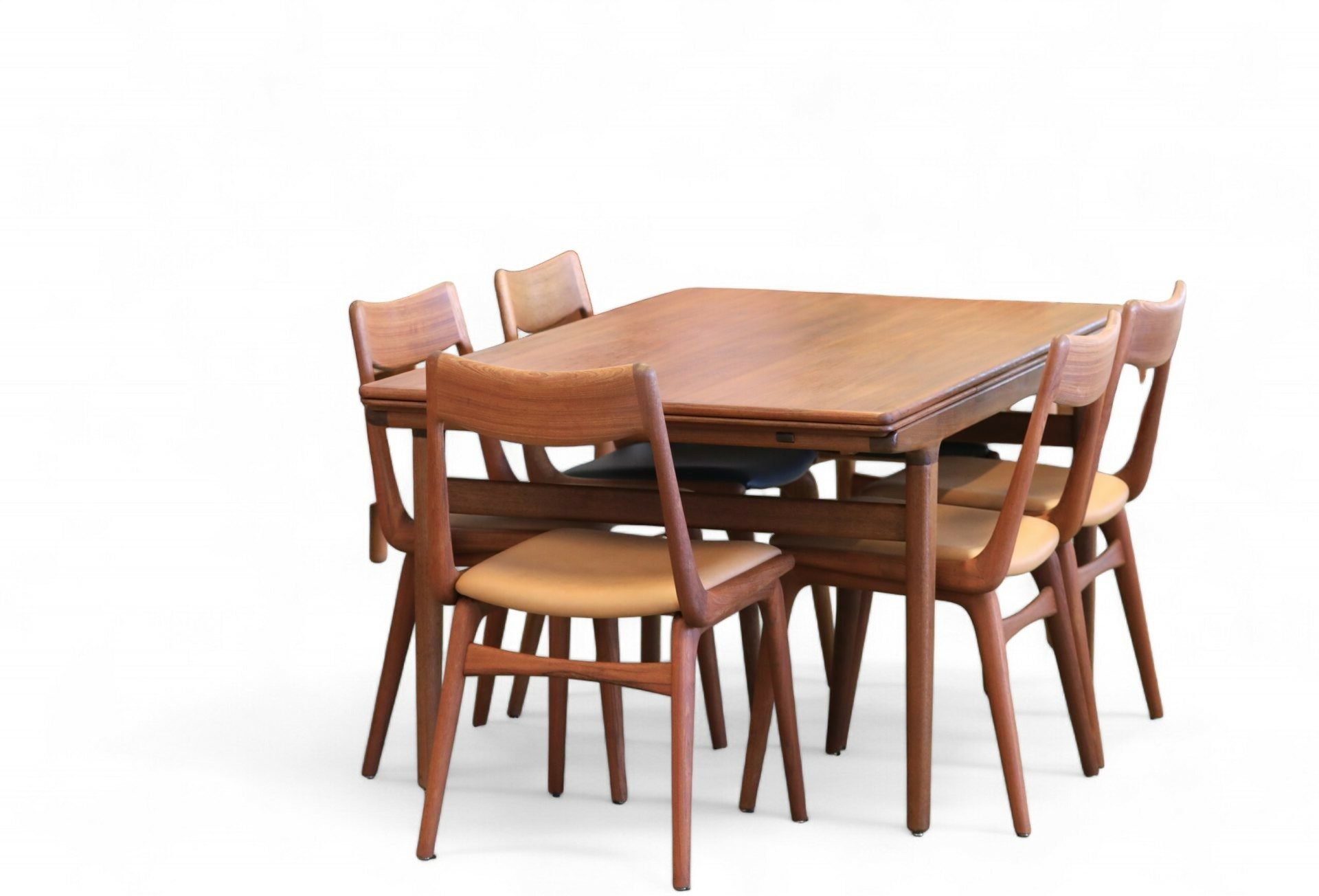 Läs mer om artikeln Johannes Andersen för Uldum matbord i teak. 160x90x74+2×50 cm