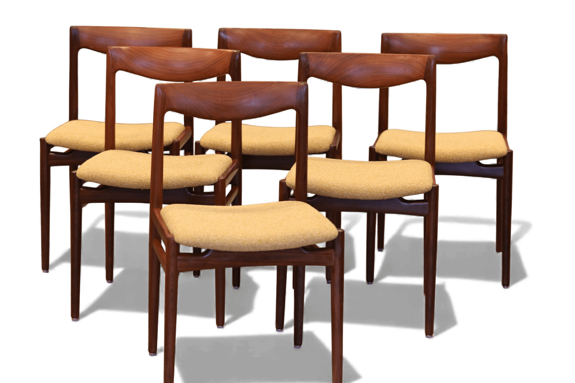 Läs mer om artikeln Gustav Herkströter matstol i valnöt. 47 cm bred