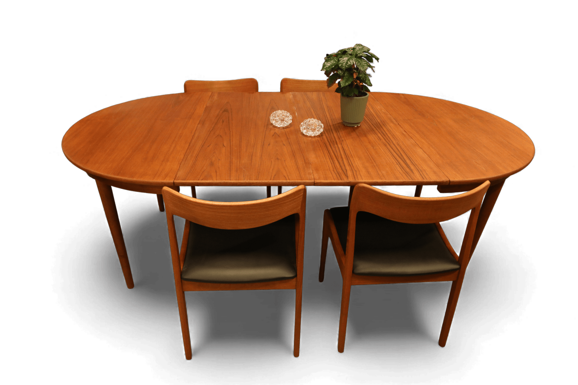 Läs mer om artikeln Danskt runt matbord i teak. 120 cm ø+2×50 cm