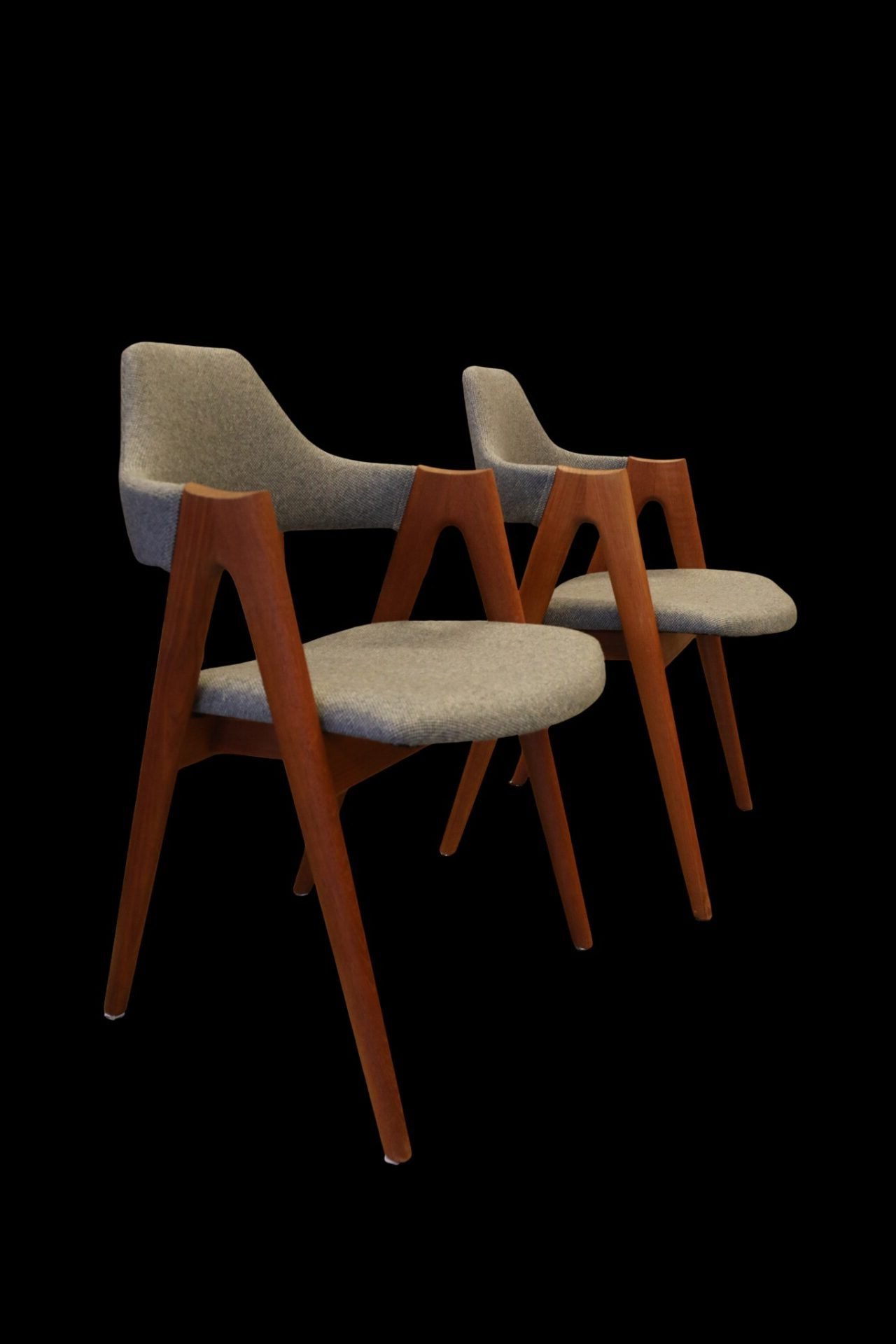 Läs mer om artikeln Kai Kristiansen karmstol Compass i teak. 52 cm bred