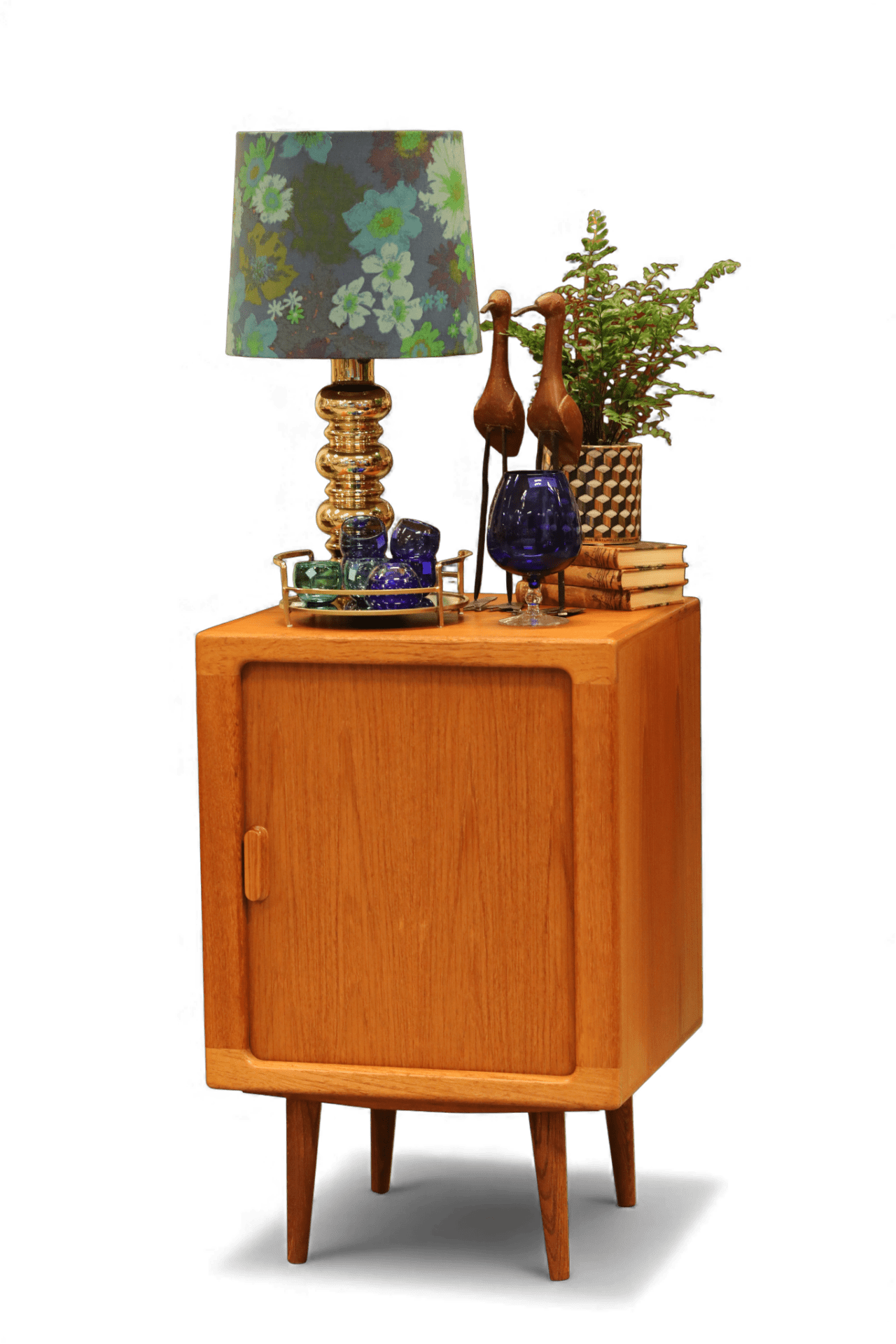 Läs mer om artikeln Dyrlund Danmark skåp i teak. 57x50x86 cm