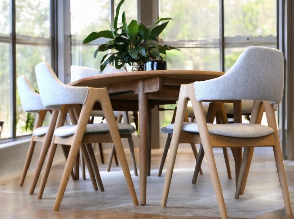 Läs mer om artikeln Kai Kristiansen karmstol Compass i ek. 52 cm bred