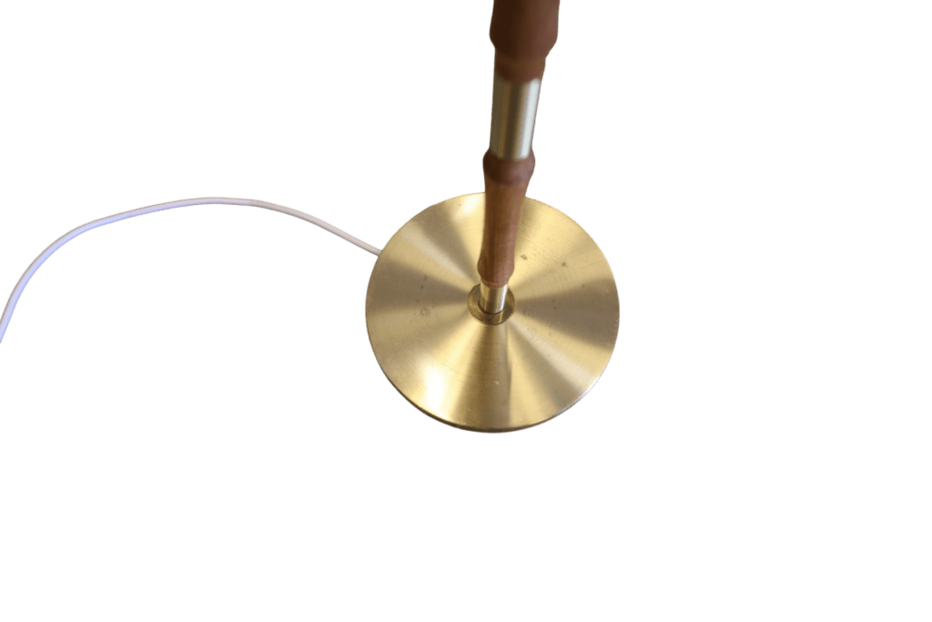 Dansk golvlampa i ek och mässing med justerbar höjd