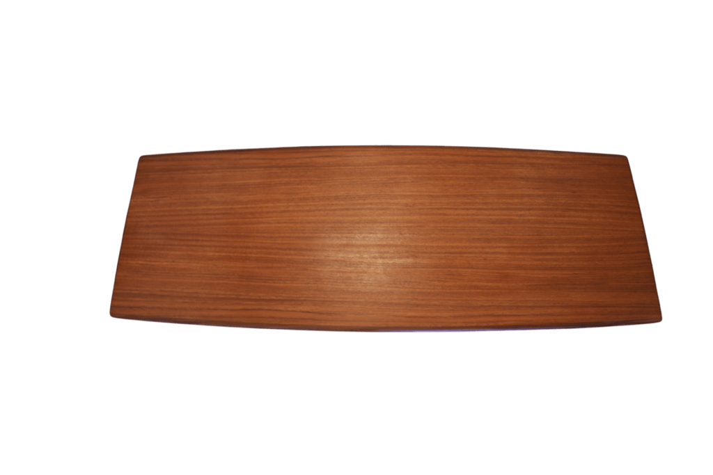 Danskt soffbord i teak med tidningshylla från 1960-talet. 140x51x53 cm
