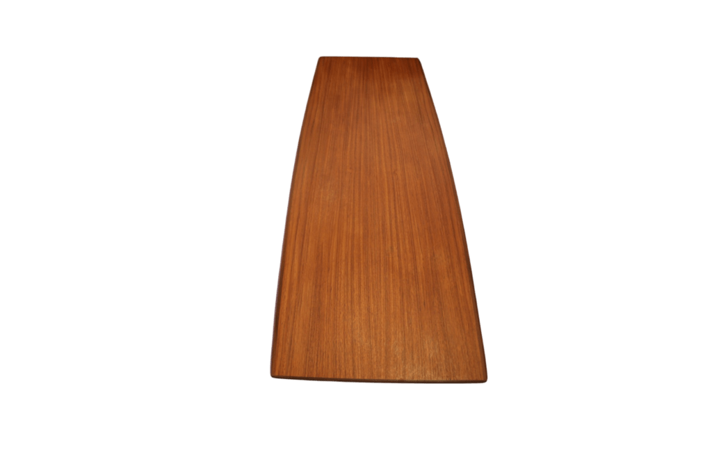 Danskt soffbord i teak med tidningshylla från 1960-talet. 140x51x53 cm