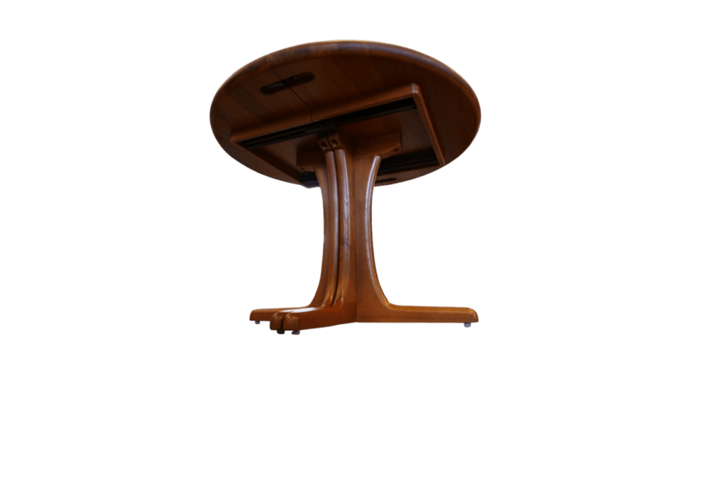 Matbord i massiv teak med iläggsskiva KS Møbler Danmark. 100 cm ø+50.5 cm