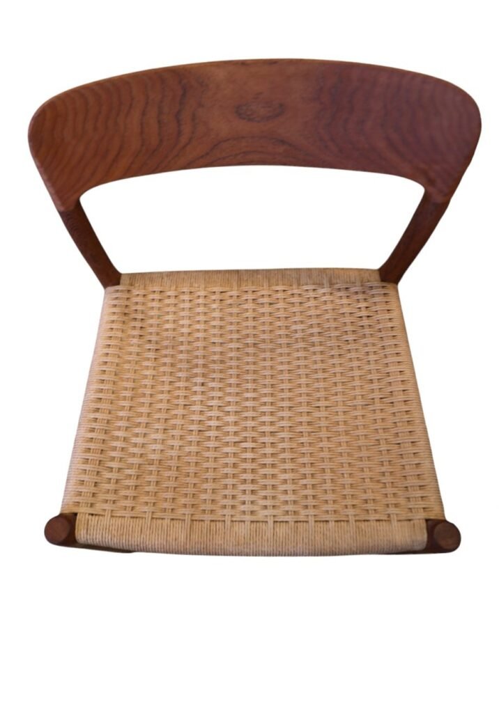 Niels Møller modell 75 stol i teak och flätad sits. 50 cm bred