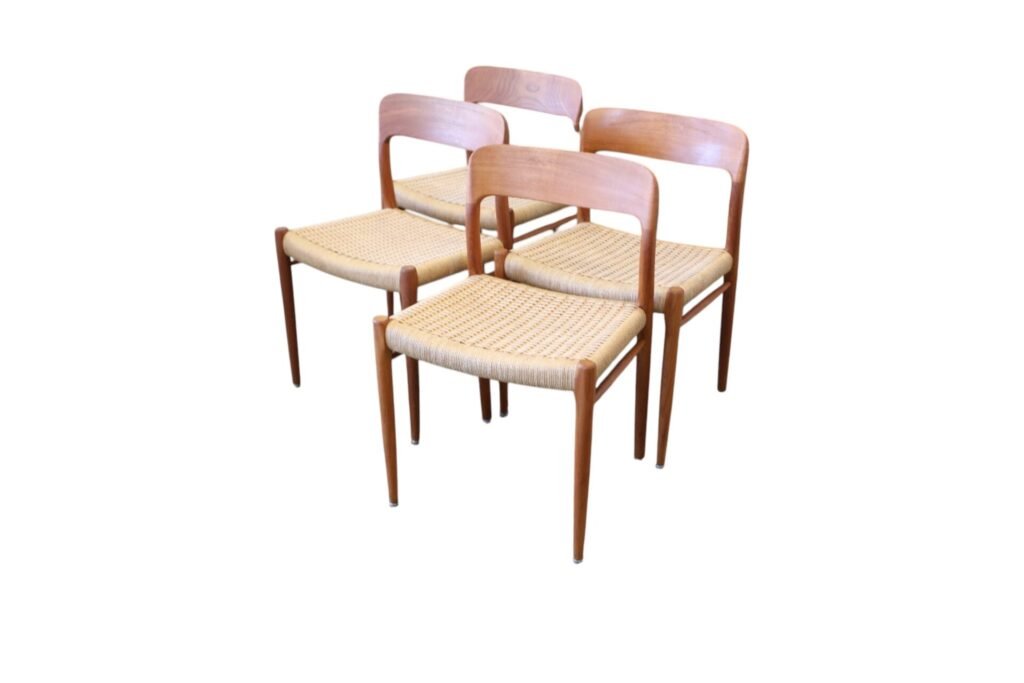 Niels Møller modell 75 stol i teak och flätad sits. 50 cm bred