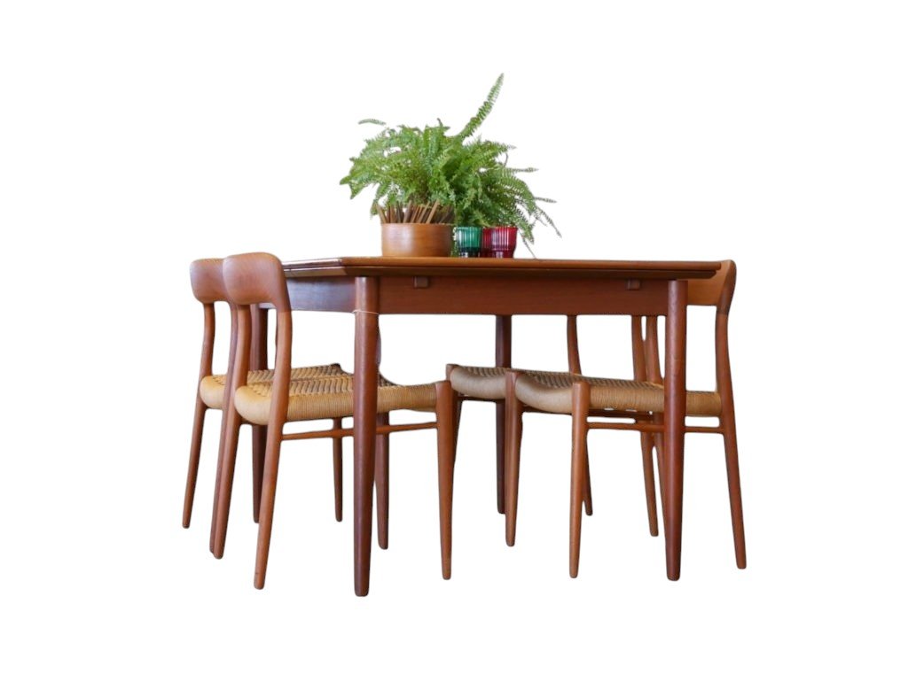 Niels Møller modell 75 stol i teak och flätad sits. 50 cm bred