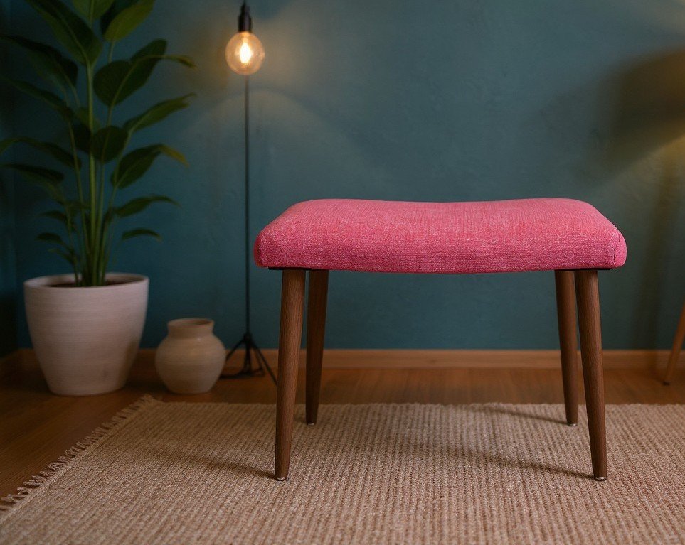 Dansk pall i teak med ceriserosa sits. 49x32x37 cm