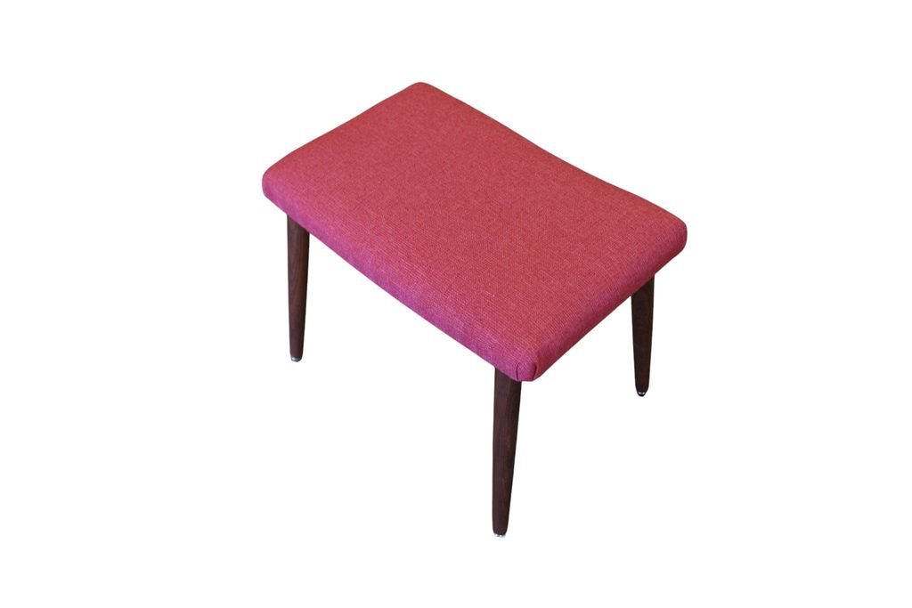 Dansk pall i teak med ceriserosa sits. 49x32x37 cm