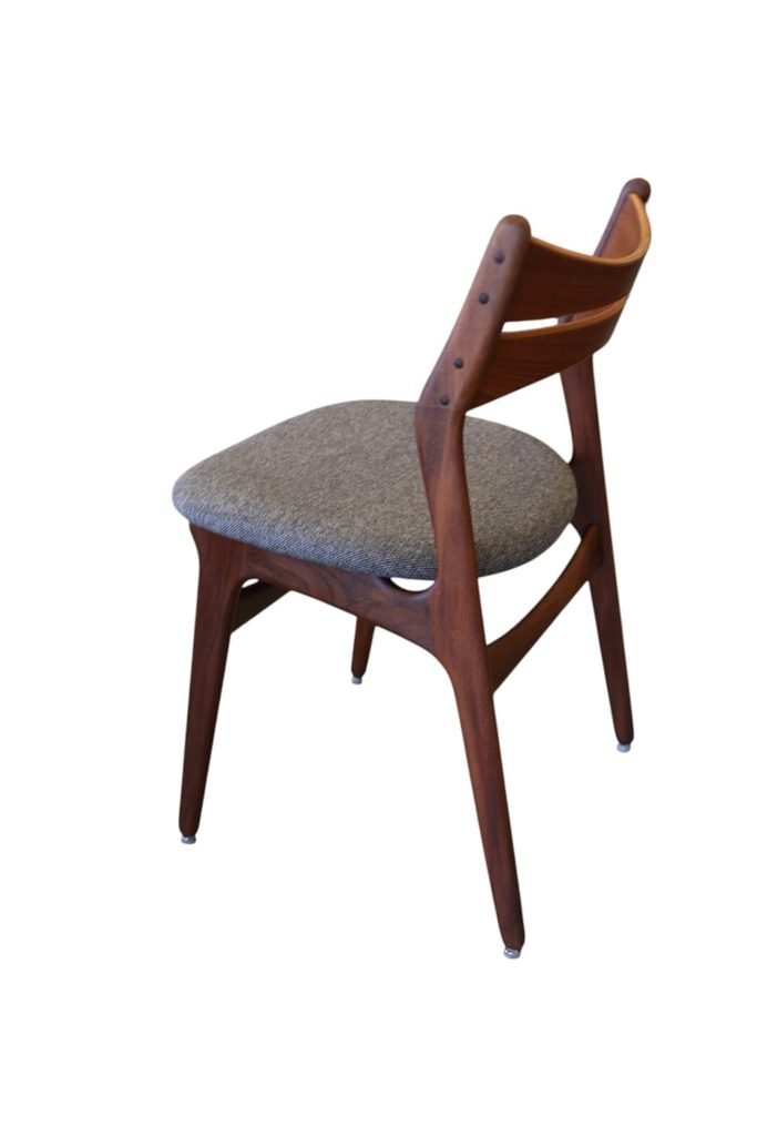 Erik Buch stol modell 310 i teak. 51 cm bred