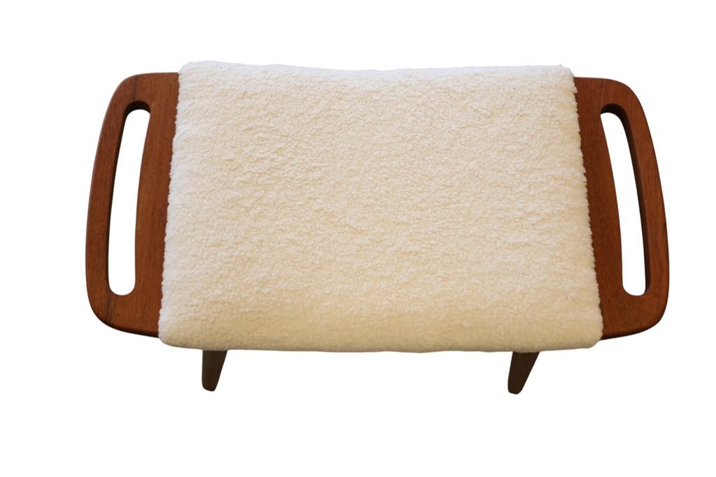 Dansk pall i teak med teakhandtag. 60x32x44 cm