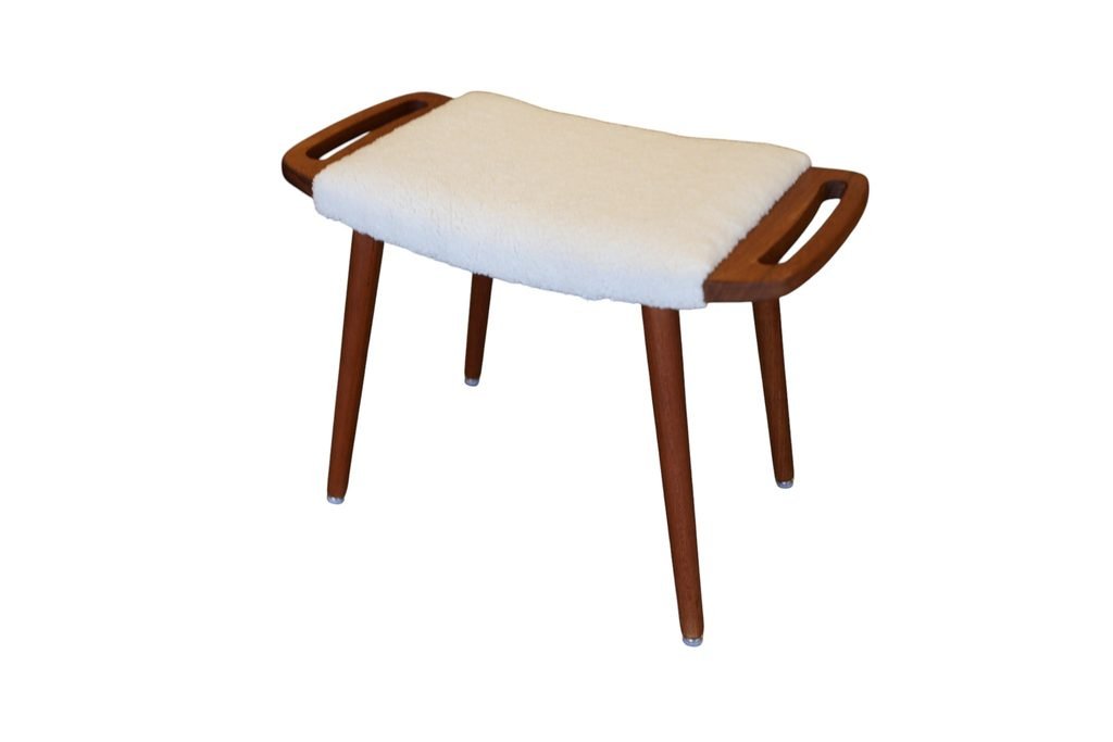 Dansk pall i teak med teakhandtag. 60x32x44 cm