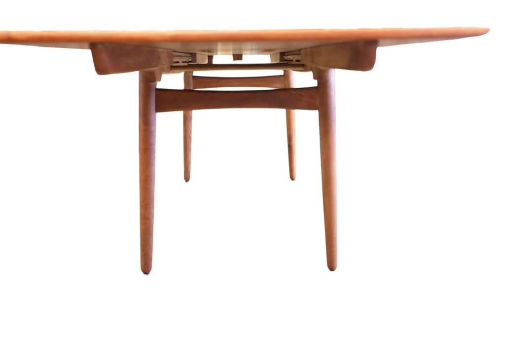Hans J. Wegner matbord AT 310 i teak & ek för Andreas Tuck. 160x86x73+2×40 cm