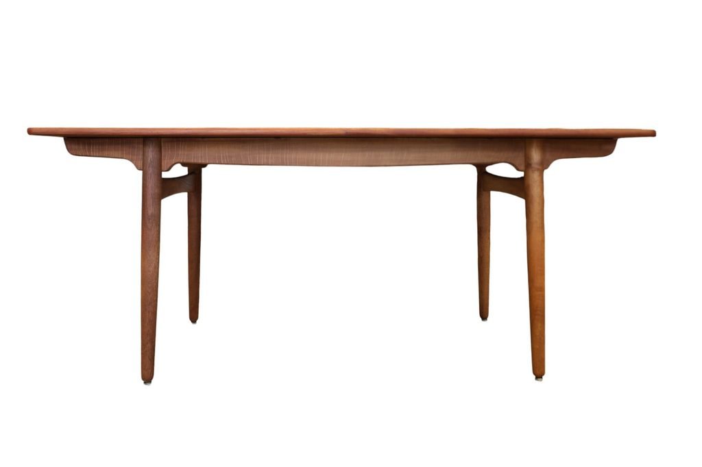 Hans J. Wegner matbord AT 310 i teak & ek för Andreas Tuck. 160x86x73+2×40 cm