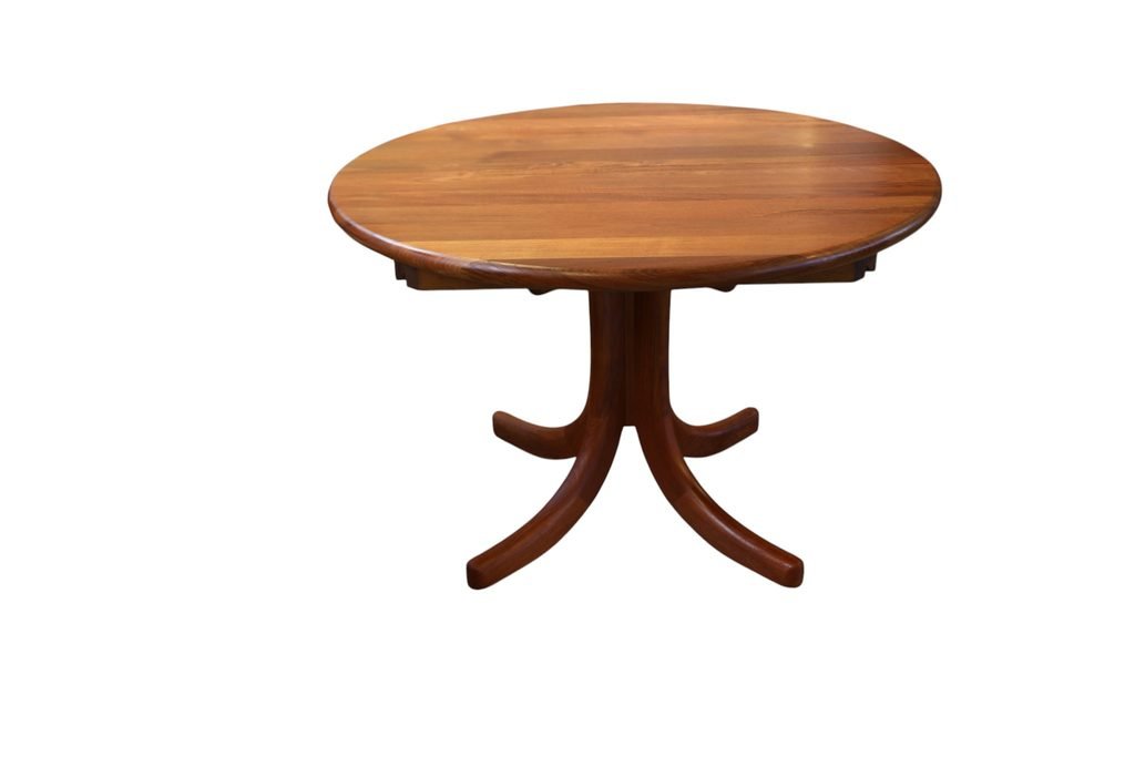 Runt danskt matbord i massiv teak med pelarfot. 110 cm ø + 50 cm